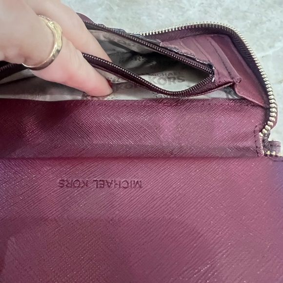M Kors NWOT Merlot purple monogram Wristlet Wallet - Picture 5 of 12